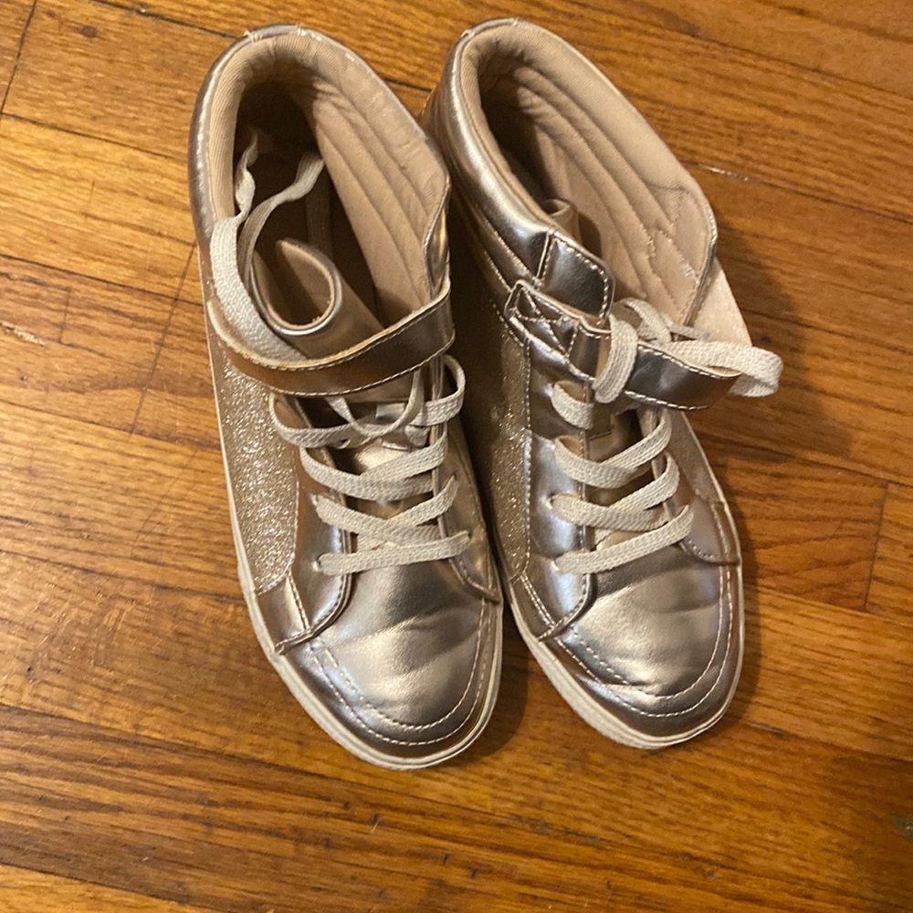 Children Place sneaker size 6 youth